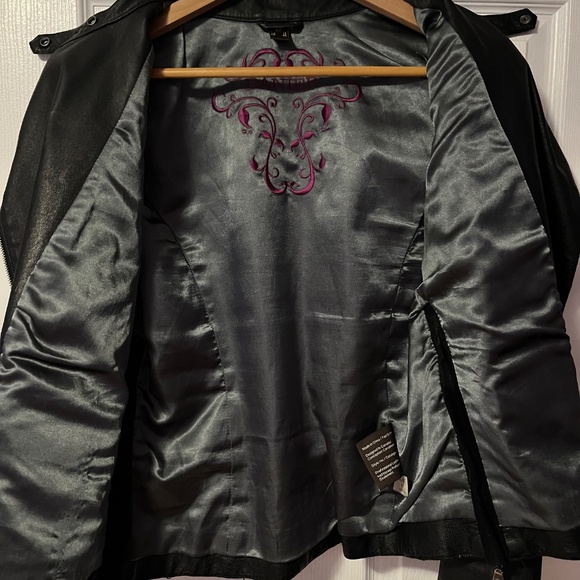 Moto Style Leather Jacket - Picture 5 of 8